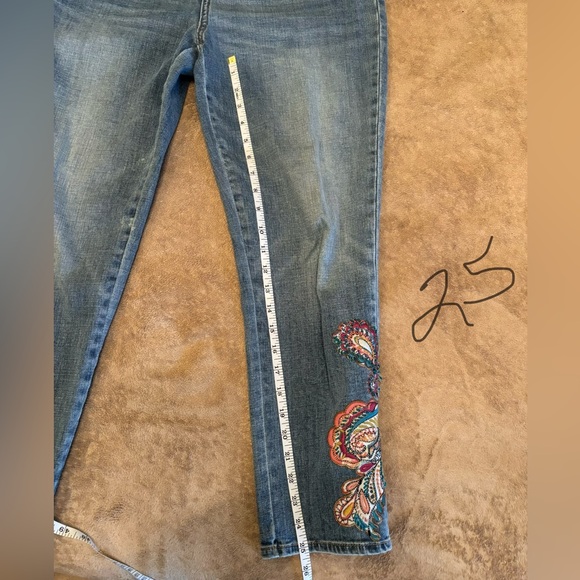 Chico’s So Slimming Embroidered Blue Jeans Size 1.5R (10R) EUC! - Picture 3 of 10